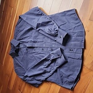 Gap premium dress button down shirt.  Sz M. Slim fit